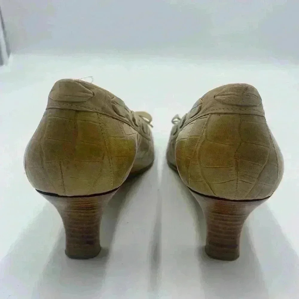 Stuart Weitzman Beige Tan Embossed Low Heel Leath… - image 6